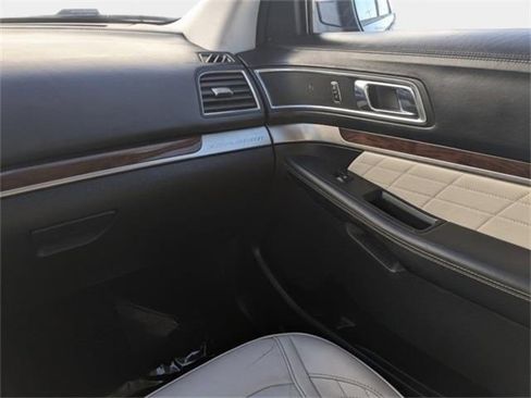 Used 2017 Ford Explorer Platinum image 20