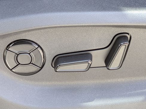 New 2026 Volkswagen Tiguan SE R-Line FWD image 21