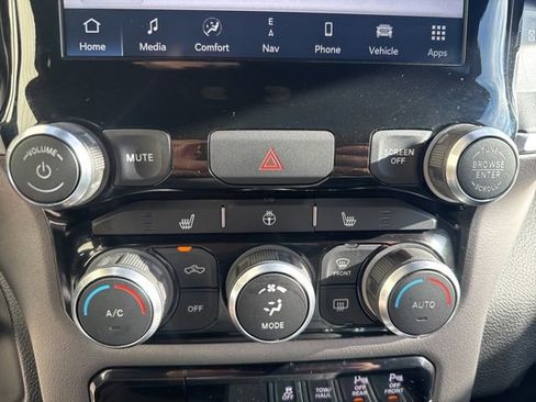 Used 2022 RAM 1500 4x4 Crew Cab image 20