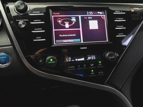 Used 2020 Toyota Camry LE FWD image 19