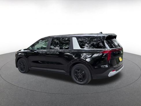 Used 2026 Kia Carnival FWD image 10