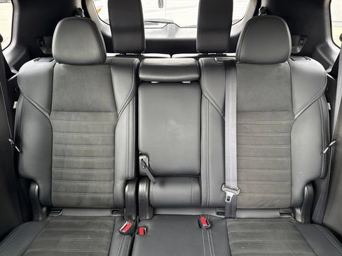 Used 2025 Mitsubishi Outlander SE AWD/4WD image 37