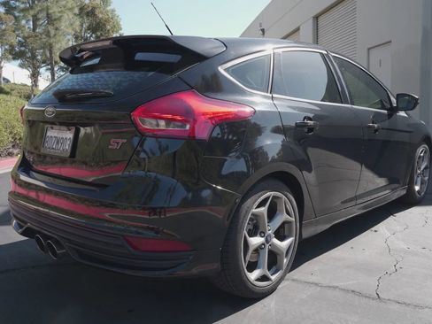 Used 2017 Ford Focus ST image 4