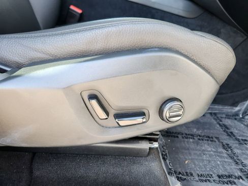 Used 2023 Volvo XC60 T8 Plus image 21