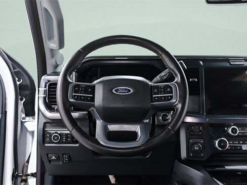 Used 2025 Ford F250 Lariat w/ Black Appearance Package image 10