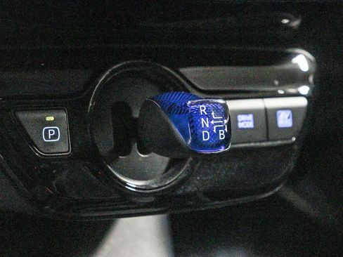 Certified 2022 Toyota Prius LE FWD image 21
