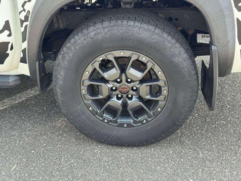 Used 2022 Nissan Frontier PRO-4X w/ Pro-4X Premium Package AWD/4WD image 11