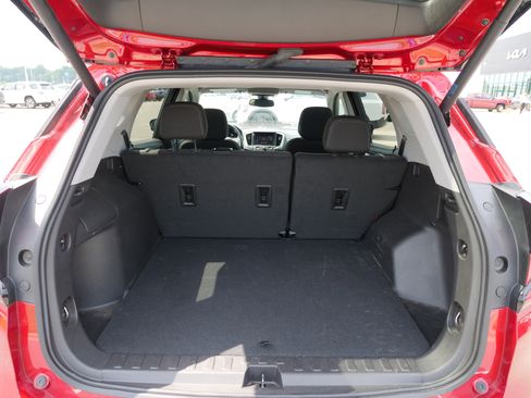 Used 2024 GMC Terrain SLE w/ Driver Convenience Package image 10