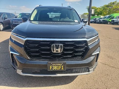 Used 2023 Honda Pilot Touring image 2