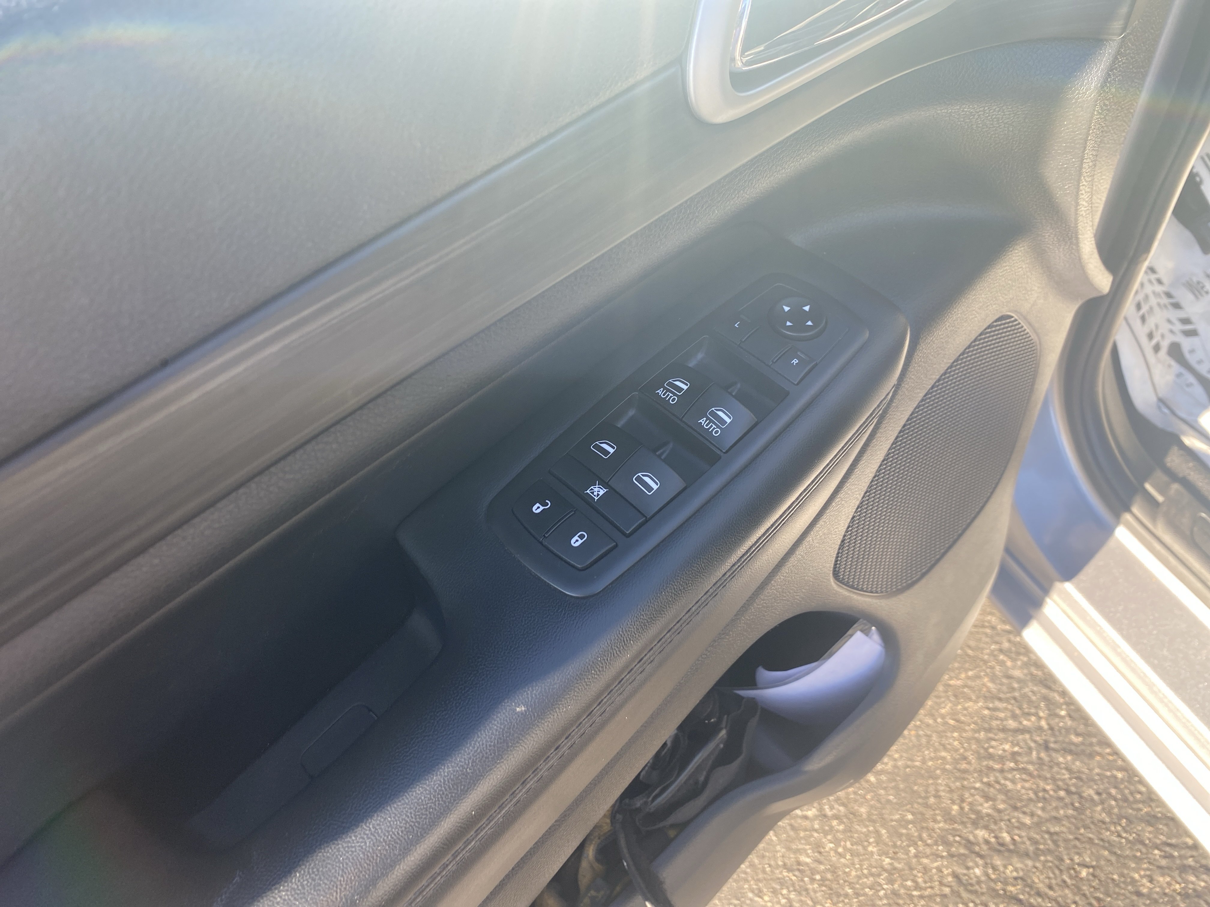 Used 2019 Jeep Grand Cherokee Altitude AWD/4WD image 8