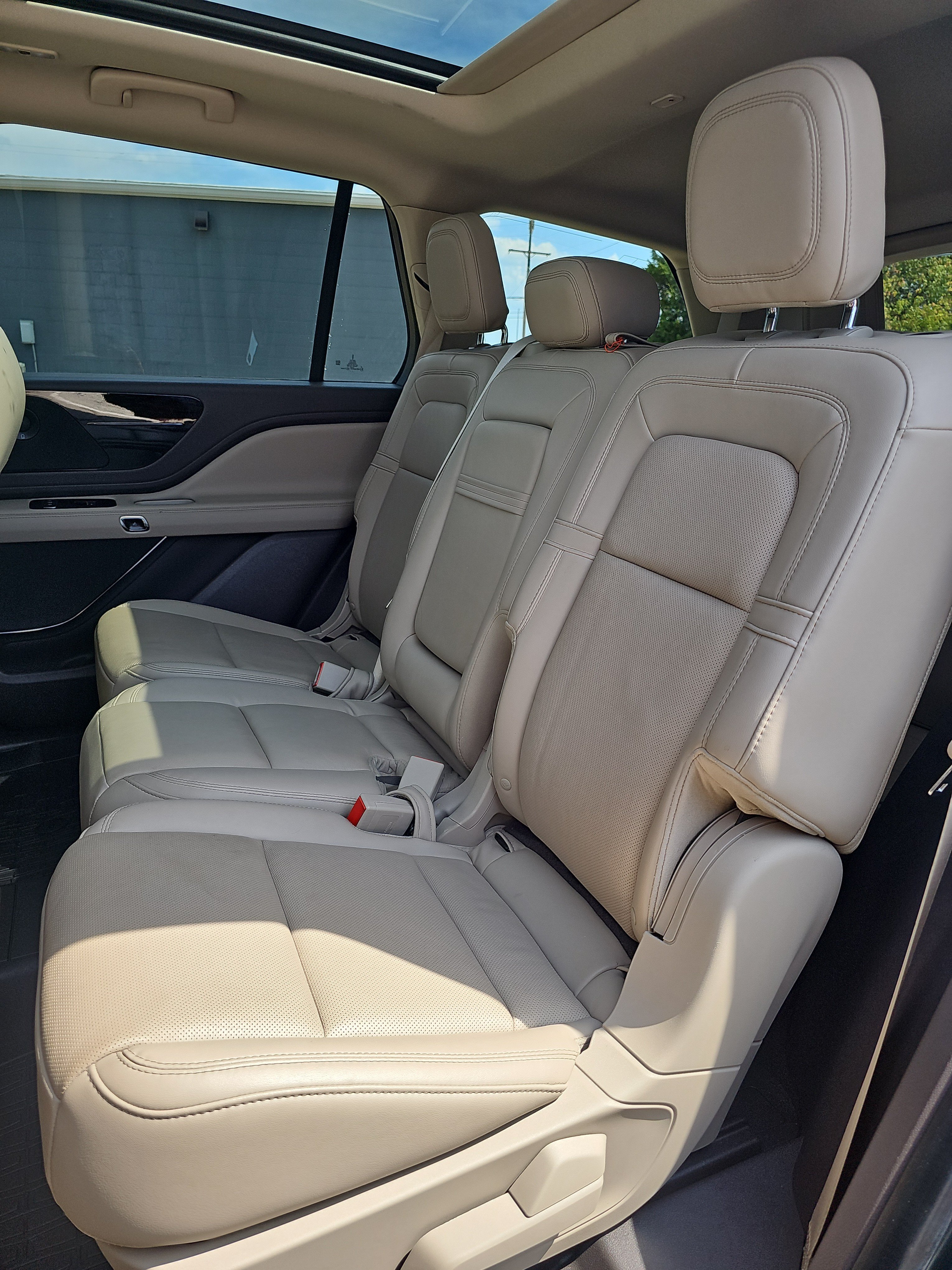 Used 2022 Lincoln Aviator Reserve w/ Class IV Trailer Tow Package RWD image 16