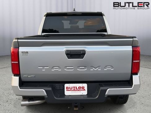 Certified 2024 Toyota Tacoma SR5 AWD/4WD image 5