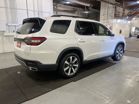 Certified 2025 Honda Pilot Elite image 10