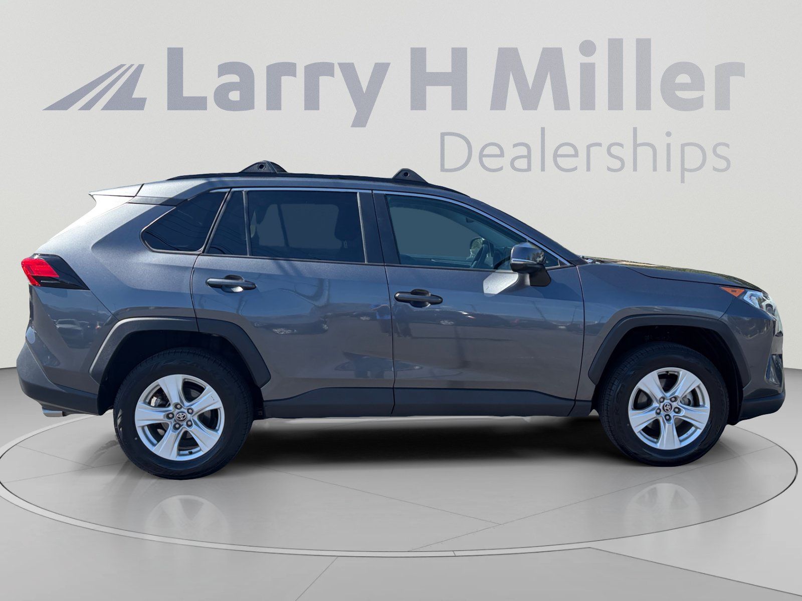 Used 2021 Toyota RAV4 XLE AWD/4WD image 6
