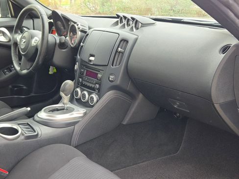 Used 2016 Nissan 370Z Coupe image 26