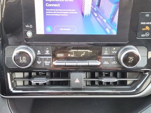 Certified 2025 Toyota Highlander LE AWD/4WD image 17