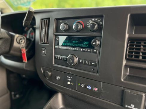 Used 2019 GMC Savana 2500 w/ Driver Convenience Package image 18