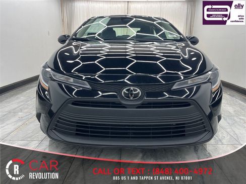 Used 2024 Toyota Corolla LE FWD image 2