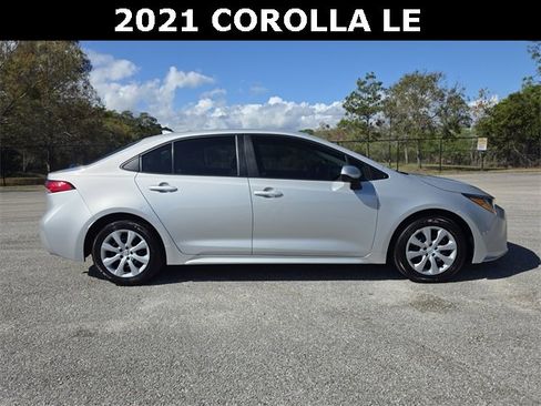 Used 2021 Toyota Corolla LE image 2