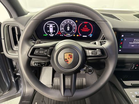 Used 2026 Porsche Cayenne AWD/4WD image 18