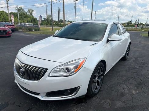 Used 2017 Buick Regal Sport Touring FWD image 4