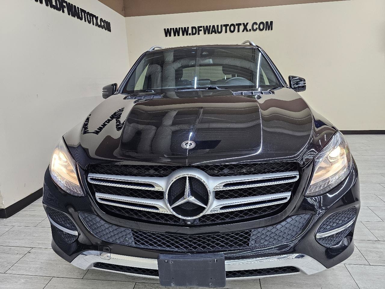Used 2018 Mercedes-Benz GLE 350 w/ Premium 1 Package image 3