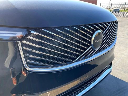 Used 2025 Volvo XC90 B5 Core w/ Protection Package Premier image 33