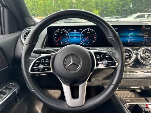 Used 2022 Mercedes-Benz GLB 250 w/ Premium Package Lite image 17
