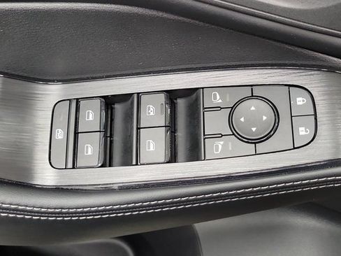 Certified 2025 Nissan Rogue SV FWD image 18