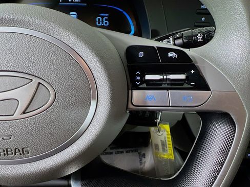 Used 2024 Hyundai Elantra SE FWD image 31