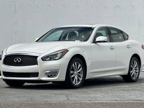 Used 2017 INFINITI Q70 3.7 w/ Technology Package AWD/4WD image 7