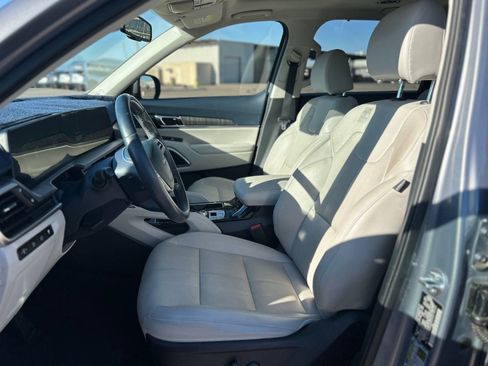 Used 2023 Kia Telluride EX w/ EX Captain's Chair Package image 15