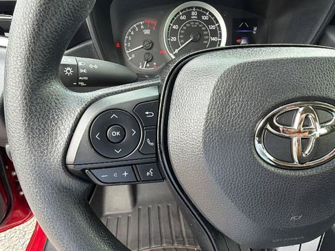 Used 2022 Toyota Corolla LE FWD image 25