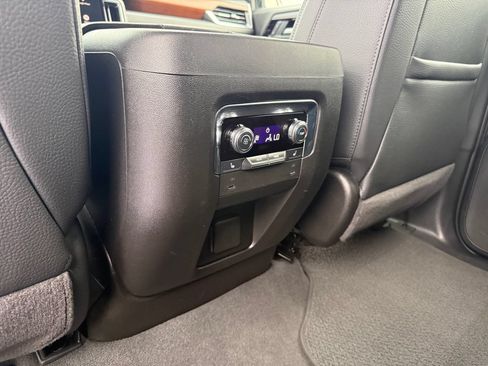 Used 2025 GMC Yukon Denali w/ Sun & Power Step Package AWD/4WD image 23