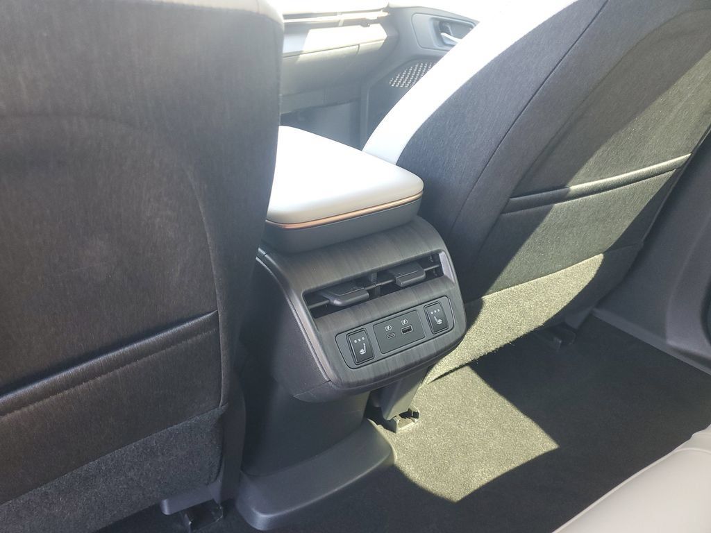 Used 2024 Nissan Ariya AWD image 18