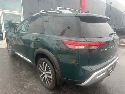 Used 2025 Nissan Pathfinder Platinum w/ Cargo Package image 5