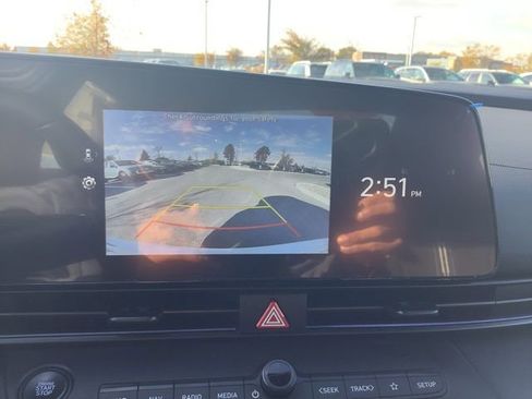 Certified 2025 Hyundai Elantra SEL image 29