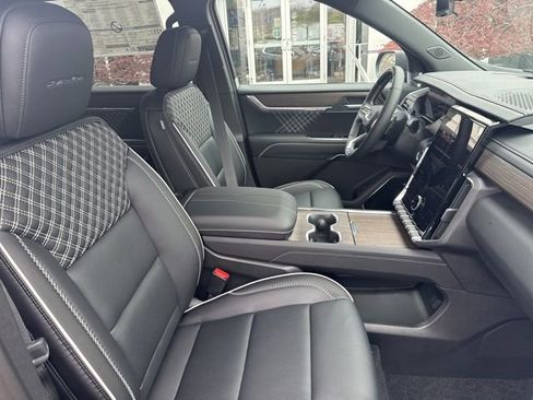 New 2026 GMC Acadia Denali w/ Super Cruise Package AWD/4WD image 33