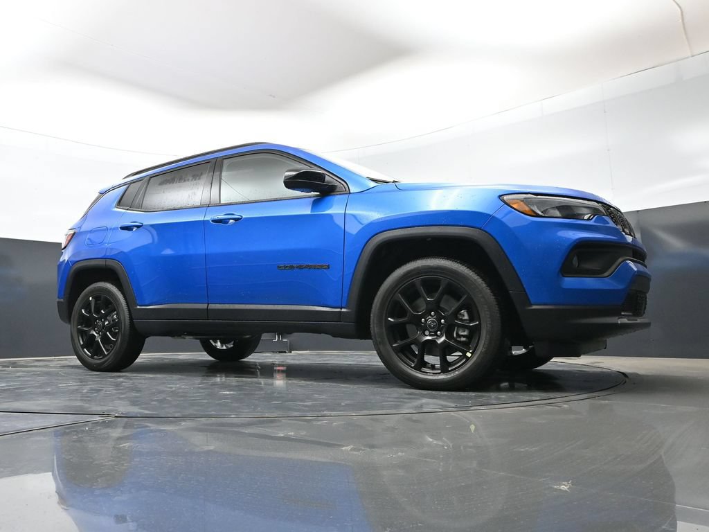 Used 2026 Jeep Compass Latitude AWD/4WD image 47
