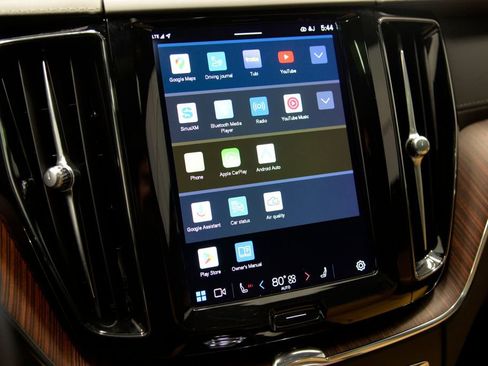 Used 2023 Volvo XC60 T8 Ultimate w/ Protection Package Premier image 19