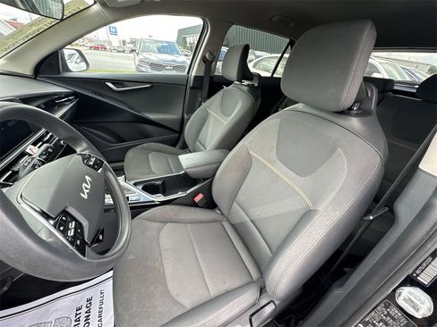 Used 2024 Kia Niro LX image 11