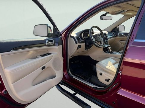 Used 2018 Jeep Grand Cherokee Limited image 17