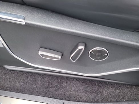 Used 2024 Ford F150 Lightning Platinum image 17