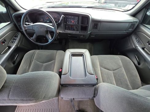 Used 2004 Chevrolet Silverado 2500 LS w/ Skid Plate Package AWD/4WD image 23