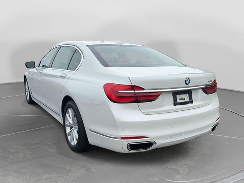 Used 2018 BMW 750i RWD image 3