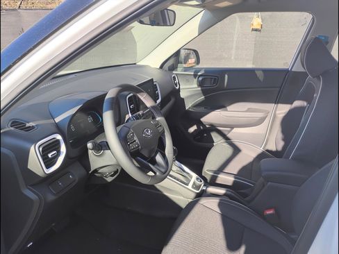 New 2026 Hyundai Venue SEL FWD image 17