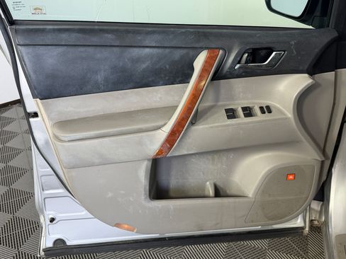 Used 2010 Toyota Highlander Limited FWD image 21