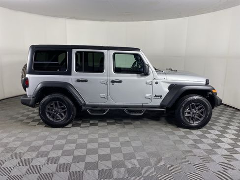 Used 2024 Jeep Wrangler Unlimited Sport AWD/4WD image 6