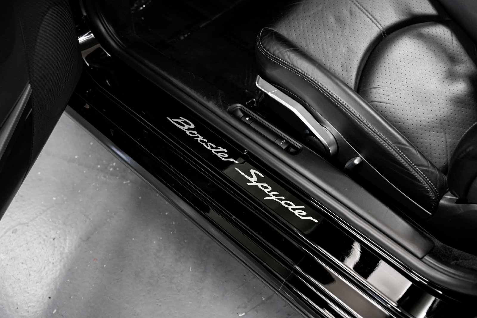 Used 2011 Porsche Boxster Spyder RWD image 19