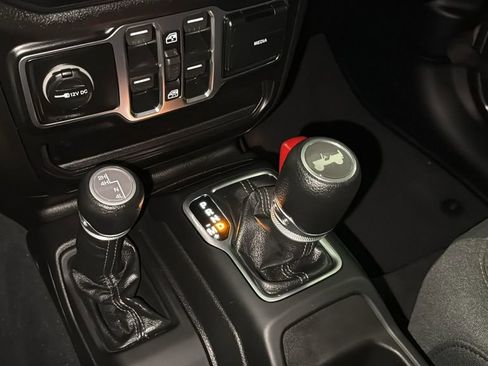 Used 2025 Jeep Wrangler Sport image 30